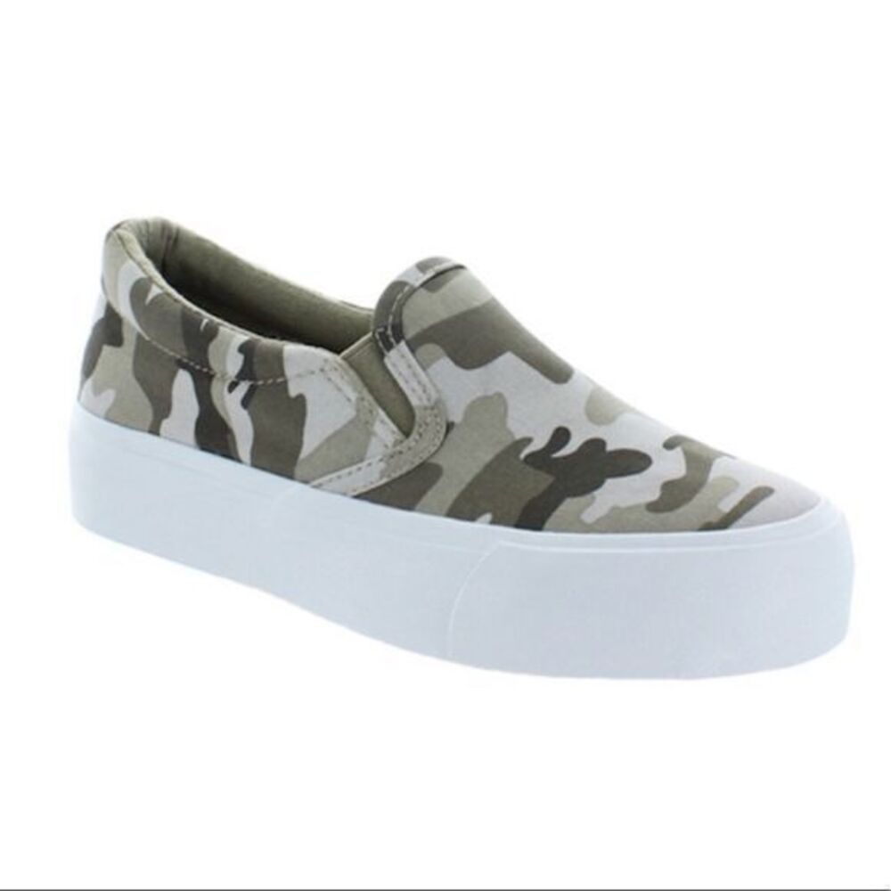 ⭐️RESTRICTED Light Camoflauge Platform Slip On Sneakers Size 9⭐️